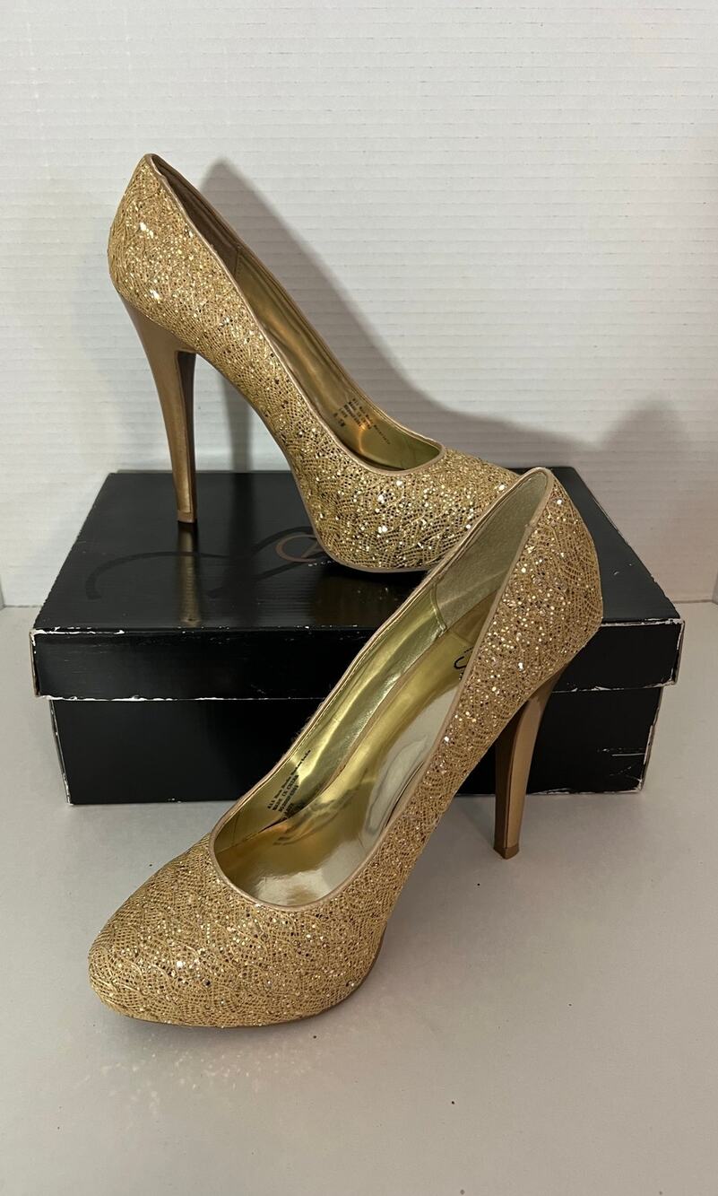 Carlos by Carlos Santana Love Gold Glitter Pumps Heels Size 8.5M Preowned in Box